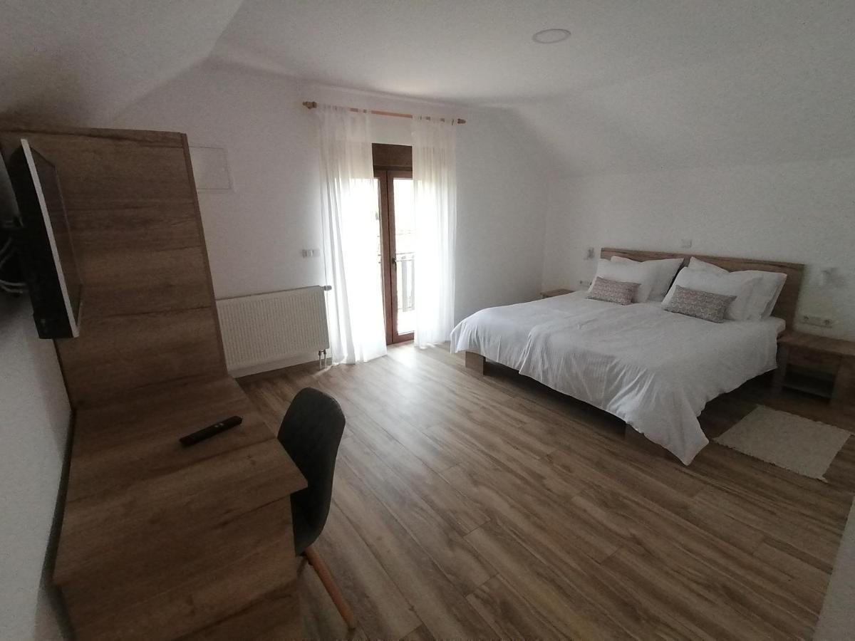 Farma & Apartmani Opg Sasa Delic Korenica Luaran gambar