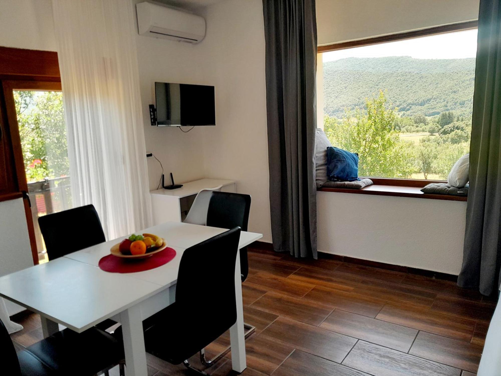 Farma & Apartmani Opg Sasa Delic Korenica Bilik gambar